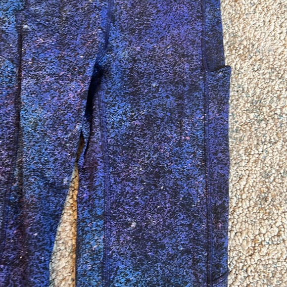 Like new lulu leggings size 4 - Picture 2 of 4